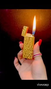 HỘP QUẸT BẬT LỬA GA ĐÁ DUPONT THANH DÀI VÂN GỖ BÚA THIẾT KẾ KIM LOẠI