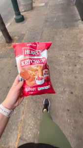 Snack Impor Amerika Herrs / Herrs Potato Chips Cheestix Cheese Curls Original Jalapeno Honey Sriracha Carolina Reaper Extra Hot Kettle Brand Krinkle Cut Salt & Pepper Sea Salt Vinegar Proper Crisps Purple & Gold Smoke Paprika Marlborough Sea Salt