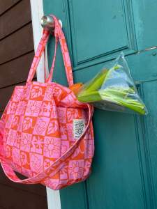 Carry On Wanderlusting Tote Bag #กระเป๋าสะพายข้าง #กระเป๋าสะพายไหล่ #crossbodybag #กระเป๋าผ้าแคนวาส #กระเป๋าใส่คอม