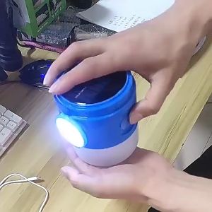 ไฟโซล่าเซลล์ 200W กันน้ำ ป้องกันฟ้าผ่า LED หลอดไฟพกพา ไฟชาร์จแบต ไฟแคมป์ปิ้ง หลอดไฟไร้สาย สามเกียร์ปรับได้ คุณภาพเพิ่มเติม