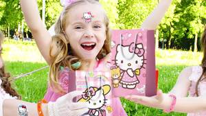 Miniso | Bộ Quà Tặng Hello Kitty 110 Món - Bao Gồm Sticker Vòng Tay Móc Khóa Làm Quà Tặng Sinh Nhật Quà Tặng Ngày Thiếu Nhi