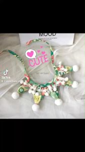 คุณสมบัติของสัตว์เลี้ยง ปลอคคอแต่งปอม ปลอกคอแมว ปลอกคอหมา ผ้าพันคอสัตว์เลี้ยง ผ้าผูกคอน่ารัก