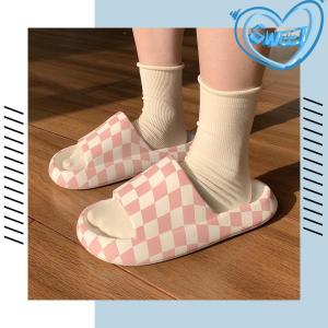 NQshop [ส่งไวอยู่ไทย]รองเท้าแฟชั่นลายจิ๊กซอว์ รองเท้าแตะผญพิมพ์ลายการ์ตูนเต็มคู่ รองเท้าแตะแบบสวมลายตาราง มี 2สีให้เลือก