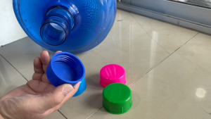 ฝาถังน้ำดื่ม18.9ลิตร แพ็ค1สี5ฝาและแพ็ค1สี20ฝา เกลียวลึกพิเศษ สินค้าไหม่ ผลิตเองค่ะ