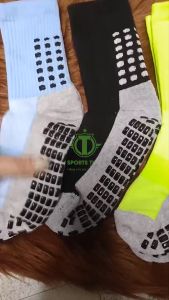 Tất chống trơn đá bóng cổ cao chuyên dụng - Vớ chống trượt thể thao cực kì hiệu quả