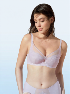 ManiForm | Gathering and Lifting Bra for Large Breasts Making Them Appear Smaller