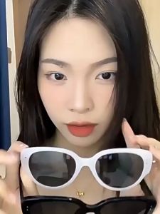 Kacamata hitam polarisasi gaya kucing retro elegan wanita jalan-jalan wisata