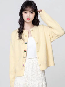 เสื้อคาร์ดิแกนถักสีเหลืองสั้นสำหรับผู้หญิง ทรงหลวม น้ำหนักเบา ฤดูใบไม้ร่วง 2025 แฟชั่นเกาหลี หวาน แขนยาว ปกติ