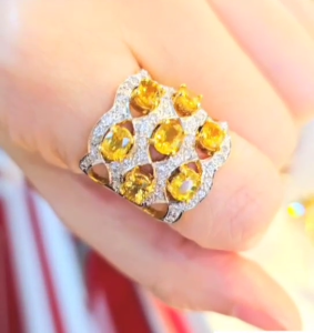 แหวนพลอยบุษราคัมจันท์ สลับเพชรแท้ ดีไซน์แบบเรียบๆ หน้าใหญ่ ใส่เต็มนิ้ว สวยแบบคุณนาย โดดเด่นสะดุตา มีใบรับประกัน