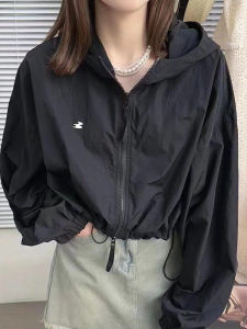 เสื้อแจ็คเก็ตกันแดดสีลูกกวาดสำหรับผู้หญิง ฤดูร้อนปี 2023 เสื้อแจ็คเก็ตกันลมแบบหลวมๆ ระบายอากาศได้ดี สำหรับกลางแจ้งและกีฬา