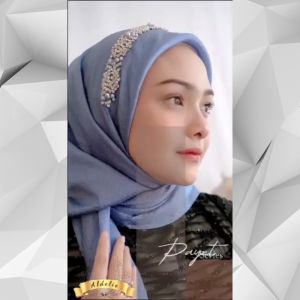 Jilbab Pesta Simple Mewah Elegan Terbaru Model Segi Empat Motif Bando Swarovski Premium Hijab Kondangan Instan Mudah Dibentuk Bahan Gliter Kilat Elegan Bukan Bahan Biasa Kerudung Payet Seragam Besanan Among Penerima Tamu BMS