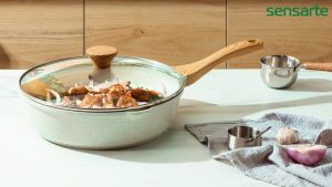 SENSARTE กระทะทรงลึกไม่ติดกระทะ กระทะผัดและทอดแบบปลอดสารพิษ ใช้ได้กับเตาทุกประเภท 26/28/30 ซม.
