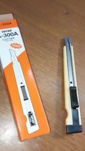 Cutter Kecil A300 Joyko: Alat Potong Kertas Praktis