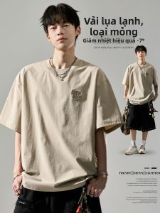 SZON | Áo Thun Nam Cổ Tròn Tay Ngắn Thêu Chữ Vải Lụa Mát