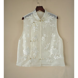 New Chinese Style Silk Shawl Vest 2024 Autumn Winter Heavy Embroidery Lightweight Versatile Womens Jacket Silk 