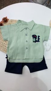 ชุดเด็กชายและเด็กหญิงฤดูร้อน เสื้อเชิ้ตแขนสั้นลายการ์ตูนไดโนเสาร์ กางเกงขาสั้นสีทึบ