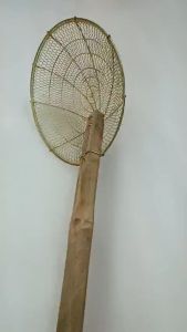 Vợt mì trụng mì cao cấp- Lưới thau đường kính 20cm cán tre