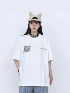 T-Shirt Wanita Lengan Pendek Motif Huruf Inggris - Bahan Ice Silk Tipis Premium 2025  Desain Korea Jepang Oversize Slim Fit  Atasan Kasual Kerah Bulat Nyaman untuk Gaya Streetwear & Instagramable  Kaos Retro Untuk Hangout Santai  Ukuran Besar