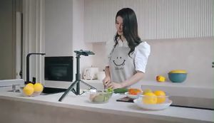 Q06 Bluetooth Selfie Stick Foldable Multi-Functional Live Tripod for Livestream Vlogging W Remote Control for Cell Phone