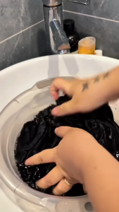 1 hộp tấm nhuộm đen quần áo