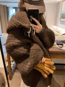 เสื้อคาร์ดิแกนถักมีฮู้ดแขนยาวสำหรับผู้หญิง ฤดูใบไม้ร่วง 2025 ใหม่ หนา นุ่ม อบอุ่น กระชับสัดส่วน เสื้อตัวบน