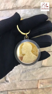 < HỎA TỐC > Móc Khóa Xu Lưu Niệm In Hình Nobel - Kích Thước Xu 4cm - Quà Tặng Độc Đáo Tri Thức - SP008689