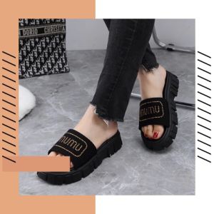 Tsion ใหม่ล่าสุด ฮิตโดนใจ รองเท้าเเตะผู้หญิง ดีไซน์เรียบหรู รูปลักษณ์ดูดี มีระดับ 2 สี สะอาดเท่าที่ไม่มีถือว่าพลาด เสริมส้นดูดีเกินคาดด้วย สอนความสวยงามด้วย มีดูไม่สบาย สูงสุดถึง 240 วันนอกสับซิลิโคน ราคาเท่าไหร่