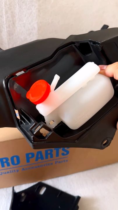 HUGGER SPAKBOR KOLONG MOTOR AIR BLADE old new vario 125 vario 150 SPAKBOR KOLONG BEAT HUGGER AIRBLADE VARIO 160 HUGGER AIRBLADE  ORIGINAL / HUGGER AIRBLADE 5IN1 KEMASAN DUS  TUTUP BOTOL RADIATOR COOLANT TANK COVER RESERVOIR STICKER WARNING PNP ORI