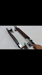 tarikan gagang pegangan handle pintu rumah minimalis pilihan panjang 33cm 45cm dan 60cm bahan kayu dan stainless model 20x20 kayu maron untuk pintu depan dan kamar set body kunci