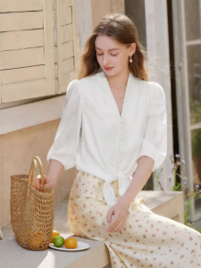 XIANGYING | V-neck Tencel and Acetate French Fitting White Blouse