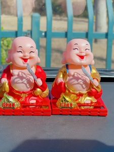 Tượng Phật di lặc tay vẫy quạt decor phong thủy tài lộc may mắn