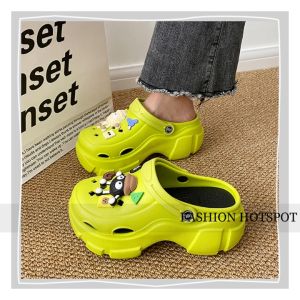 LHMoonlight มาแรงมาก รองเท้าแตะแบบสวมแฟชั่น ทรงสวยพื้นนิ่ม มาพร้อมตัวติดน่ารักๆ รุ่นนี้มีสามสีสุดปัง ใครเห็นต้องชอบ แมทช์ง่ายมาก เข้าได้ทุกแนว ไม่อยากพลาดกดสั่งในตะกร้าได้เลย ราคาสุดคุ้ม