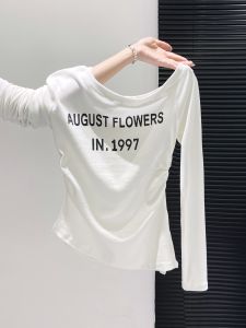 Áo Thun Dài Tay in Chữ Cổ Chéo Cho Nữ Mùa Thu 2025 Mới Về Thiết Kế Xếp Ly Thon Gọn Hở Vai Áo Thun Nữ