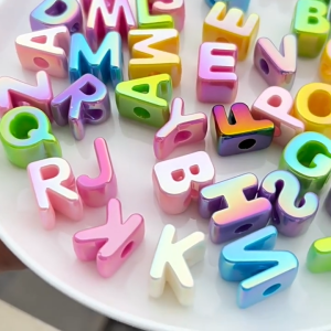 ManilaGo 5Pcs Chunky Letters UV plated Acrylic Large Hole Letter Beads Can Be Used for DIY pendant Keychain