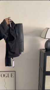 เสื้อแขนยาว สีดำ เปิดไหล่ สายโซ่ เข้ารูป ผ้าสเปนเด็กซ์ ปาร์ตี้ #6915