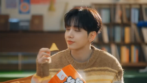 DUA KELINCI TOS TOS TORTILLA SNACK X BOY NEXT DOOR NEW EDITION