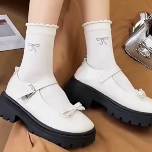 ถุงเท้ากลางข้อลายโบว์สวยงาม สำหรับสาวๆ ที่ชอบสไตล์มิวเจแปนนีส