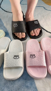 รองเท้าแตะน่ารักๆ รองเท้าแตะแฟชั่นพื้นนิ่ม ทำจากยางอย่างดี ลายการ์ตูนป้ำแบบจุกๆ