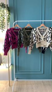 B3915 Hi-Low Font Printed Knit Cardigan