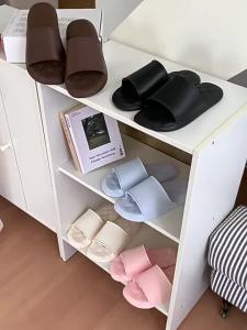 XIXITIAO ins Womens Home-Friendly Slippers Lightweight Soft Sole eva Comfortable Personality Solid Color Bathroom Couples Sandals Summer