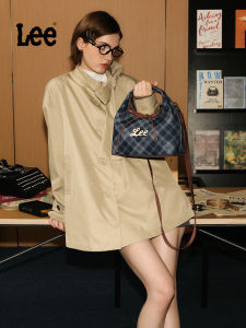 Lee | Vintage British Style Simple Fashion Triangle Crossbody Bag