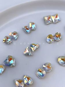 Đá khối Nail Pha Lê Màu Trắng Ánh Hologram Hình Vuông Bo Trái Tim Chân Vàng Trang Trí Móng Màu Mới Siêu Đẹp
