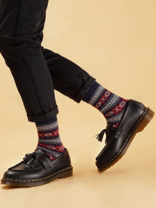 รองเท้ามาร์ตินแต่งพู่สีดำสั่งทำจากร้าน Crazy Jia รองเท้าหนังคู่เล็กสวมเท้าสไตล์อังกฤษสำหรับผู้ชายรองเท้าโลฟเฟอร์หนังแท้กู๊ดเตอร์สำหรับผู้หญิง