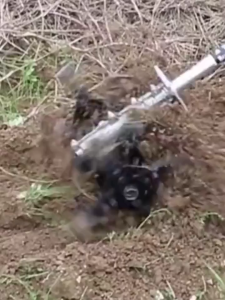 Mesin Koret Rumput Listrik Genggam - Alat Pembubut Tanah Mini Listrik Anti Berliku Pengoperasian Sangat Mudah