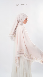 Mimamim Hijab - Embossed Rasya Jilbab Segiempat Syari Motif 130 x 130 Printing Scarf Voal Ultrafine Lasercut With Box