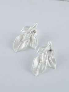 Elegant Silver Leaf Tassel Hoops with Diamond Embellishment Vintage Long Dangle Earrings Fashionable Retro Style Womens Jewelry