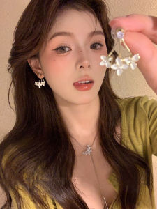 French White Flower Zirconia Earrings Korean Style Beautiful Unique Design High-End Feelings Womens 2025 New Ear Jewelry