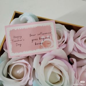 9 Rose Fragrant Scented Soap Flower Gift Set / 9朵玫瑰 (肥皂)礼物套装 / 9 Gubahan Bunga Cantik Wangi