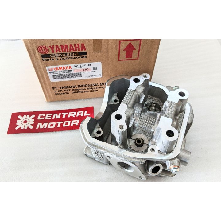 Uzun soch porno Bumblebees ozlarini silkitadi