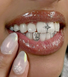 The Fashionable Four-Pointed Starlight Cross-Tooth Jewelry Is Selling Well And Is Perfect As a Punk gift for music festivals